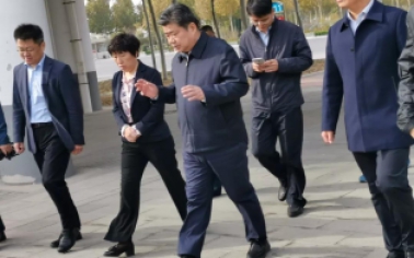 市委常委、統(tǒng)戰(zhàn)部部長(zhǎng)李家良到濱州市火車站督導(dǎo)創(chuàng)城工作