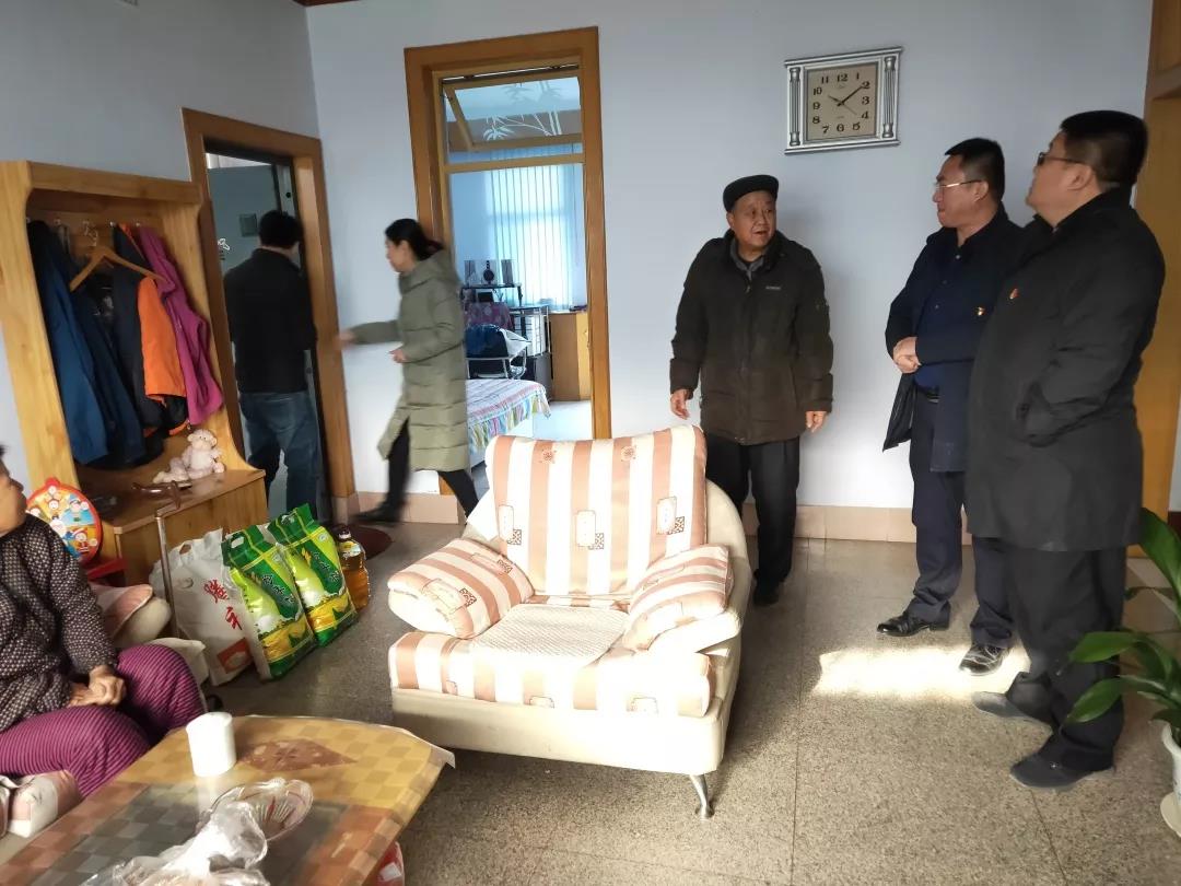 深入社區(qū)“雙報(bào)到” 走訪慰問(wèn)暖人心(圖3)