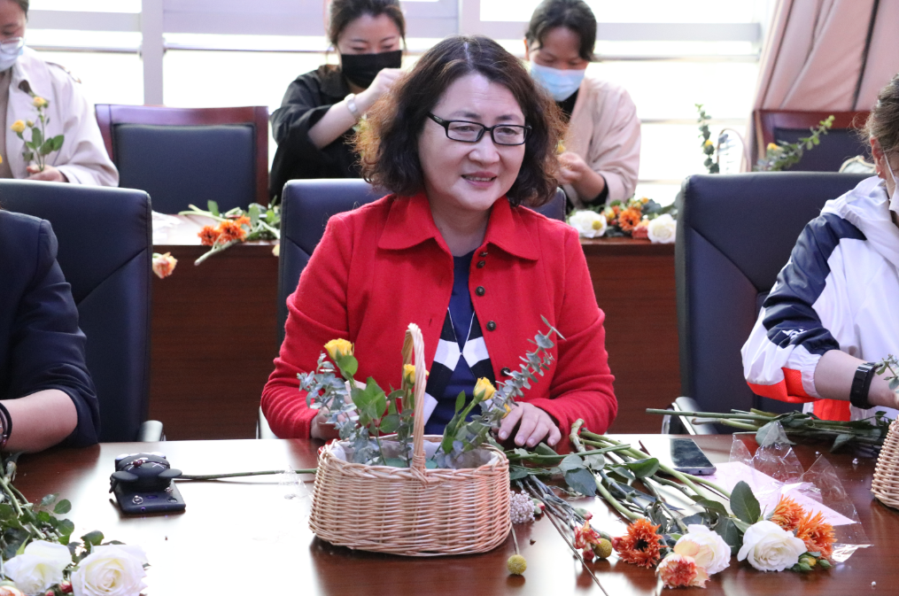 母親節(jié)特色主題活動——“花香祝?！かI愛母親”插花會(圖2)