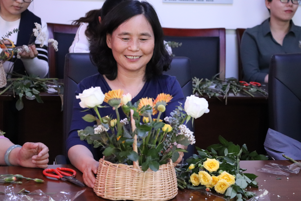 母親節(jié)特色主題活動——“花香祝?！かI愛母親”插花會(圖5)