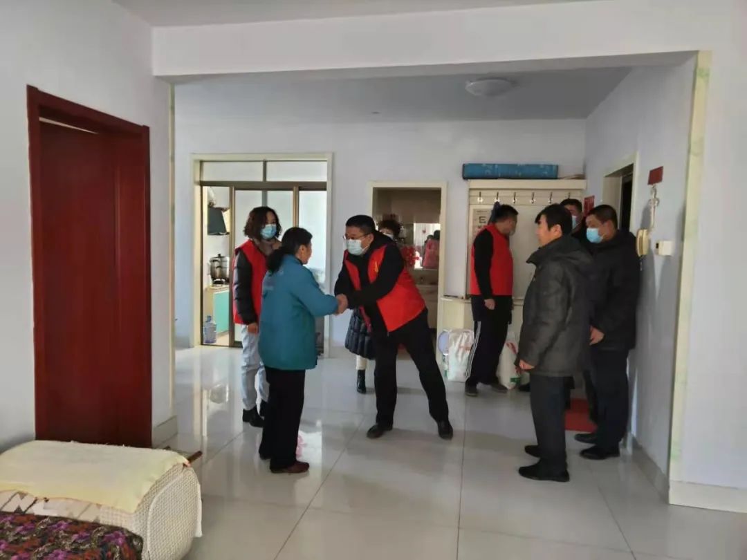 “送溫暖、送關(guān)懷，慰問困難群眾—雙報(bào)到”活動(dòng)(圖2)