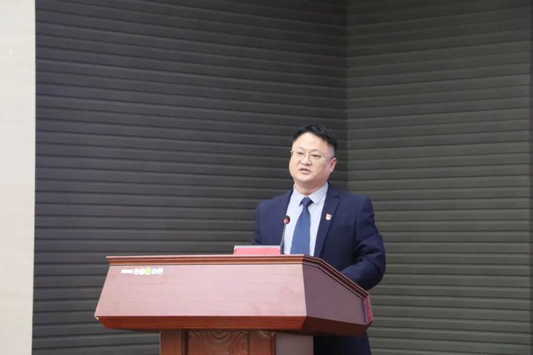 解放思想 真抓實(shí)干丨惠眾財(cái)金召開“建設(shè)更高水平富強(qiáng)濱州中心城區(qū)，惠眾怎么干”解放思想大討論動(dòng)員大會(圖6)