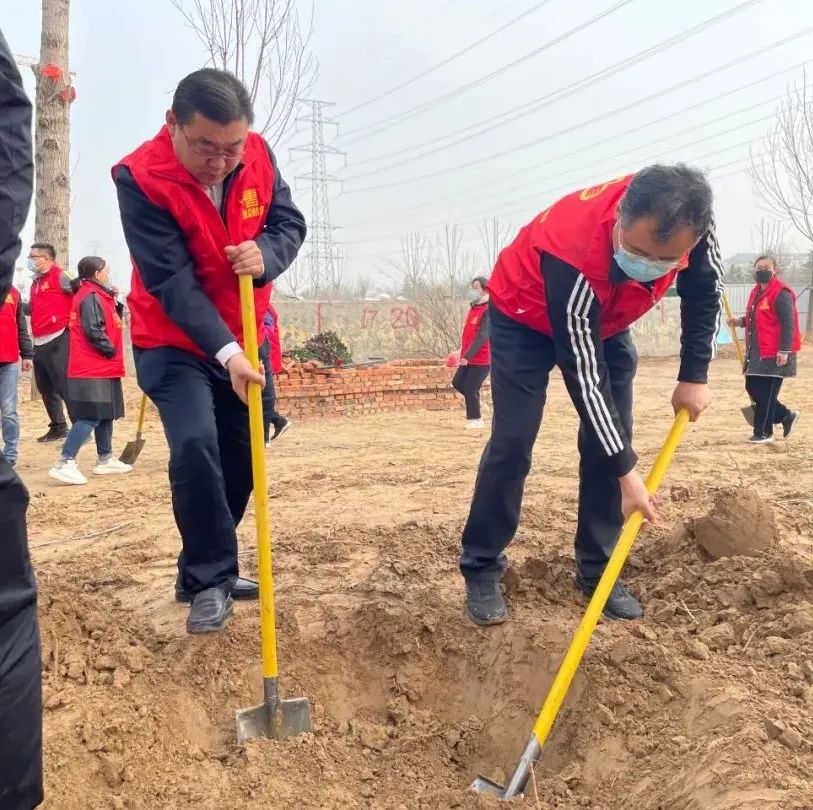 惠眾財(cái)金集團(tuán)舉行“黨團(tuán)共筑文明夢(mèng) 植樹(shù)添綠應(yīng)春風(fēng)”植樹(shù)節(jié)活動(dòng)(圖5)