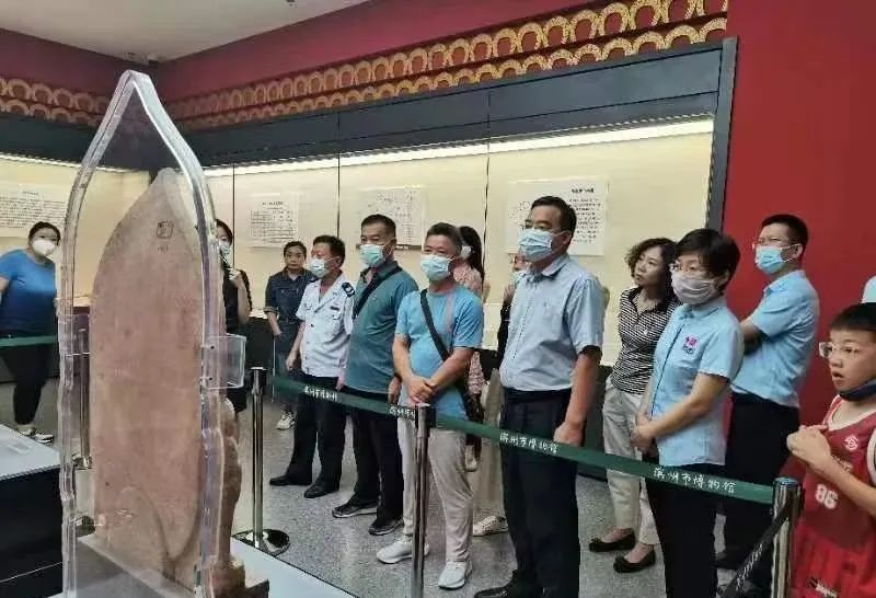 濱城區(qū)財(cái)稅黨建聯(lián)盟“在知愛(ài)建”見(jiàn)行動(dòng)——走進(jìn)濱州市博物館(圖2)