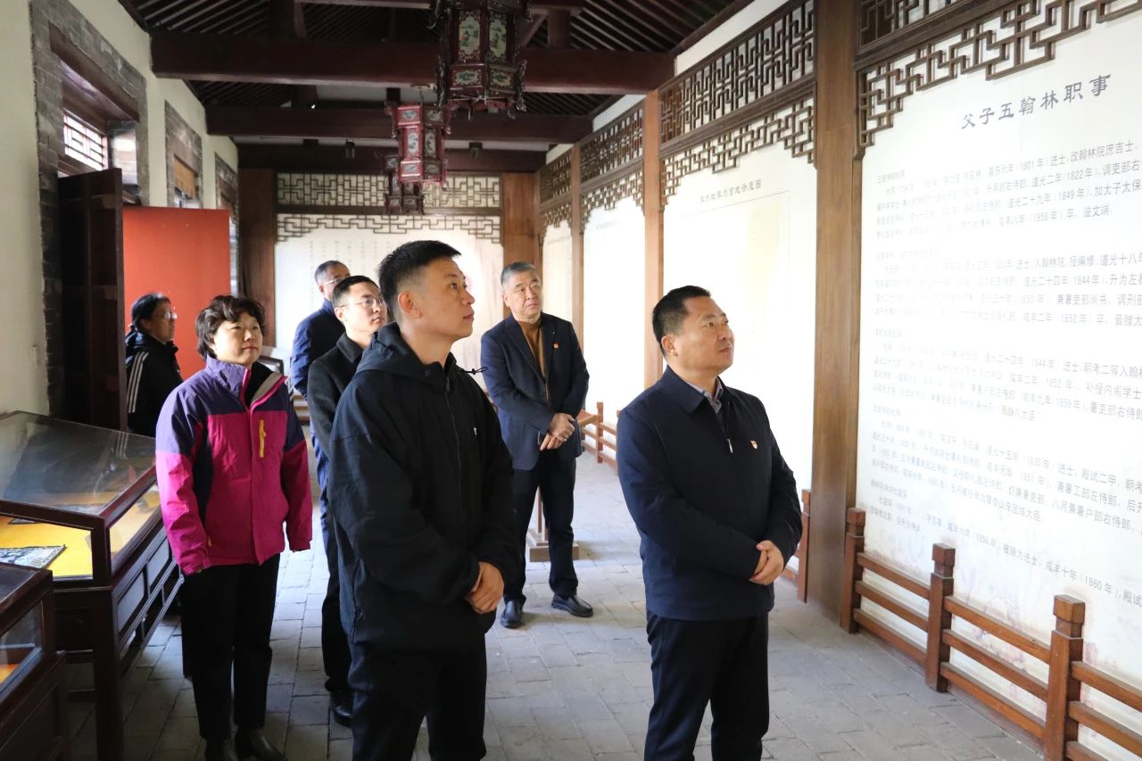 惠眾財(cái)金集團(tuán)赴杜受田故居開(kāi)展廉政警示教育(圖2)