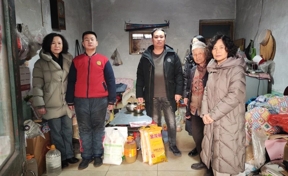 新春慰問暖人心 用情幫扶顯擔當 —惠眾財金集團開展春節(jié)前走訪慰問活動(圖1)