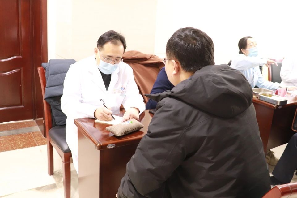 惠眾財(cái)金集團(tuán)組織開(kāi)展“溫情工會(huì) 健康相伴”中醫(yī)特色診療活動(dòng)惠眾財(cái)金集團(tuán)組織開(kāi)展“溫情工會(huì) 健康相伴”中醫(yī)特色診療活動(dòng)(圖4)