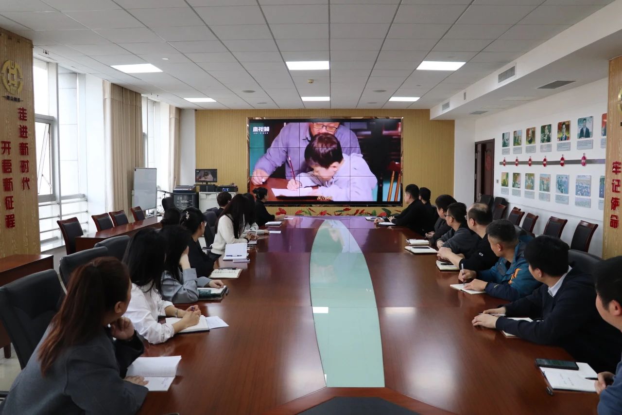 惠眾財(cái)金集團(tuán)青年研習(xí)社成功舉辦“青廉正當(dāng)時(shí) 家風(fēng)傳新聲”活動(dòng)(圖3)